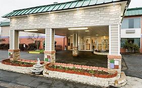 Super 6 Inn & Suites