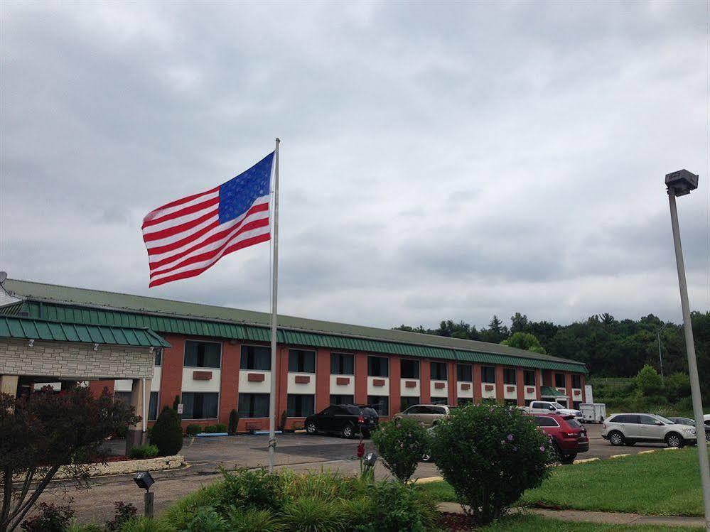 Super 6 Inn & Suites Williamstown Exterior photo